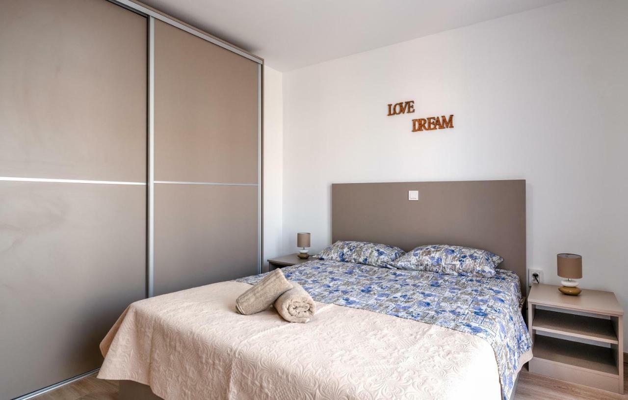 פולה Family Apartment Ingrid מראה חיצוני תמונה