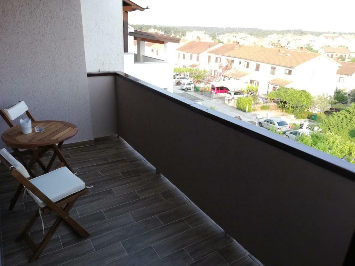 פולה Family Apartment Ingrid מראה חיצוני תמונה